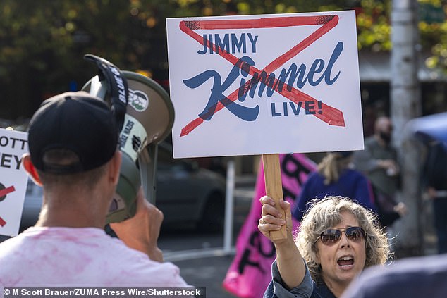 Sinclair Inc., whose local stations pay to run ABC's Jimmy Kimmel Live!, is standing by its policy from last week that it would keep the show off the air indefinitely , though the two sides were in talks
