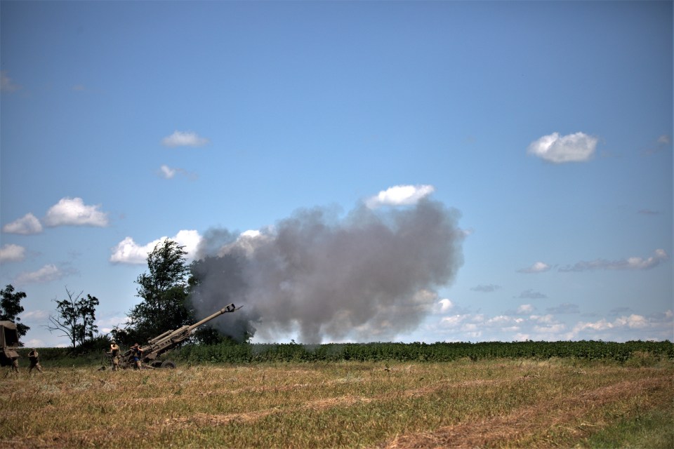 An M777 air cannon being fired on the Zaporizhzhia frontline.