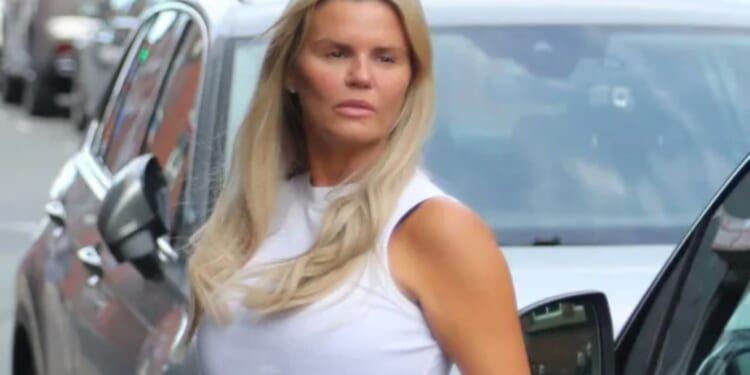 Kerry Katona forced to stop show with Katie Price and walk off stage as she apologises to fans