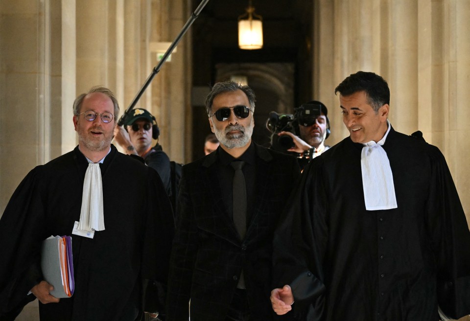 Plaintiff Abderrahmane Ouatiki (C) arrives with his lawyers Henri de Beauregard (L) and Mohand Ouidja (R) for the start of the trial for the 2016 robbery and kidnapping of US celebrity Kim Kardashian.