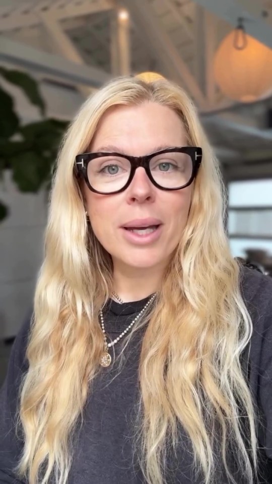 Amanda de Cadenet in glasses