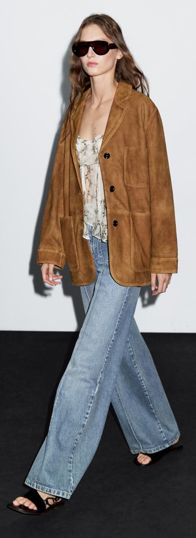 Suede is still a big trend this season. Massimo Dutti always do it best, such as with this blazer