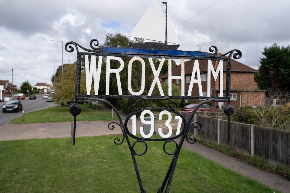 Wroxham sign with the year 1937 and a boat illustration on top.