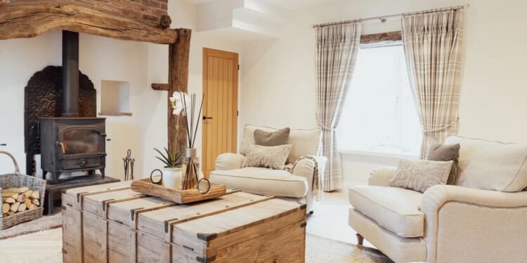 Huge Emmerdale star is renting out a cottage on his farm to holidaymakers - in one of the world's most beautiful places