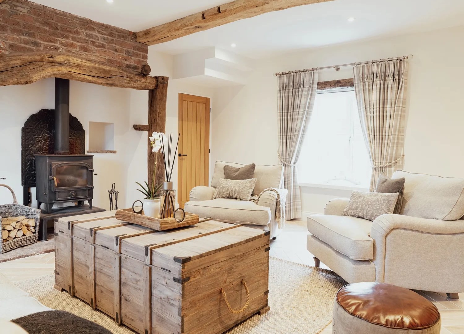 Huge Emmerdale star is renting out a cottage on his farm to holidaymakers - in one of the world's most beautiful places