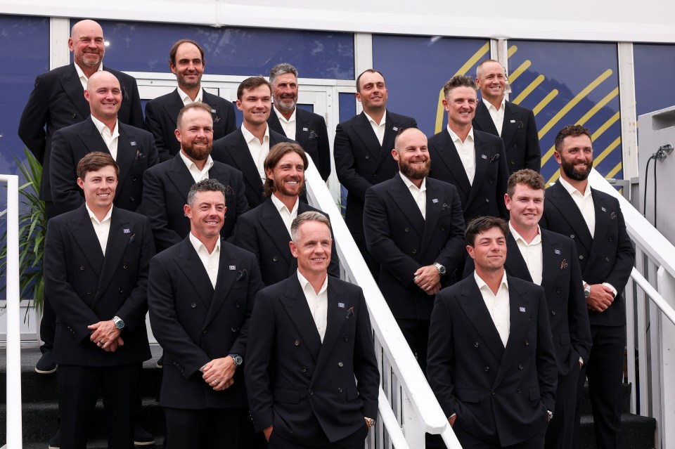 Team Europe golfers posing for a photo.