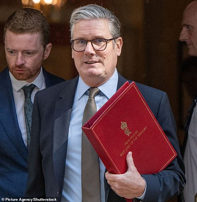 The Prime Minister stepped up his attacks on Reform UK as he noted how Mr Farage gave a platform to a controversial vaccine sceptic at his party's recent conference