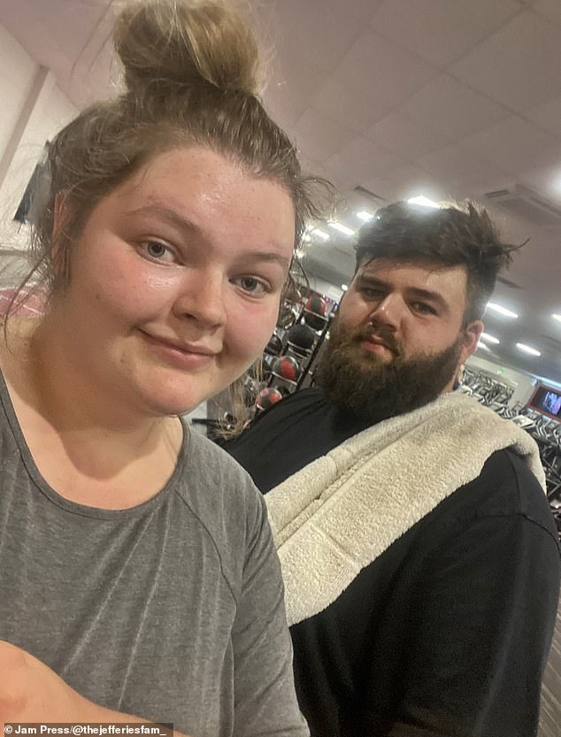 Ellie and Ryan Jeffries went to Turkey for weight loss surgery, spending £20,000 ($27,000)