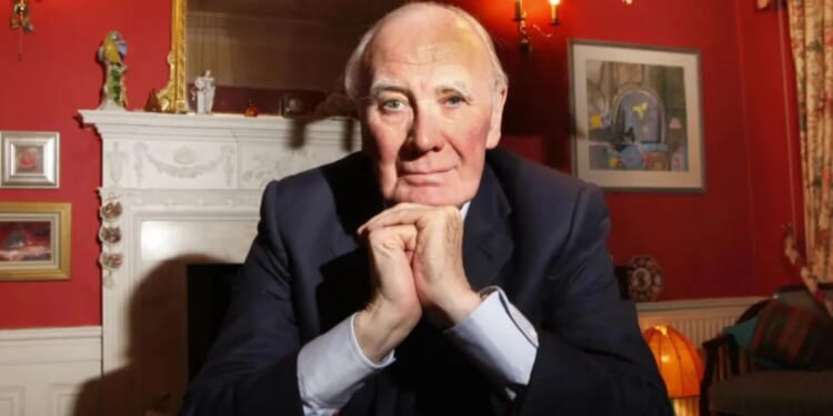 How ex-Lib Dem leader Menzies Campbell beat OJ Simpson in 100m race to set record as tributes pour in