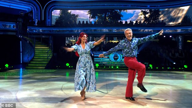 Neighbours star Stefan Dennis danced the foxtrot with fellow Aussie Dianne Buswell to Neighbours Theme by Barry Crocker. They topped the leaderboard with 22 points