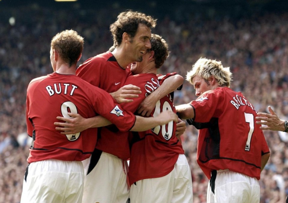 MANCHESTER, UNITED KINGDOM:  Manchester United's Ole Gunnar Solskjaer celebrates 17 August 2002 with teammates Laurent Blanc, Nicky Butt and David Beckham after scoring the only goal during todays premiership clash with West Bromwich Albion at Old Trafford, Manchester UK.   AFP PHOTO BY PAUL BARKER (Photo credit should read PAUL BARKER/AFP via Getty Images)