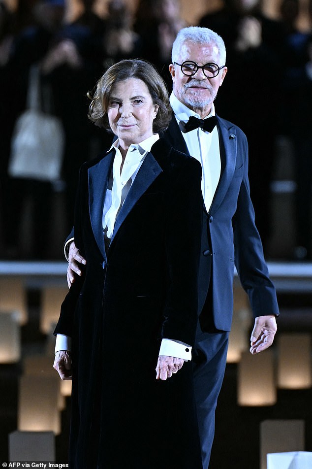 Giorgio's niece Silvana Armani and the historic collaborator Leo Dell'Orco greeted the audience at the end of the Giorgio Armani collection show