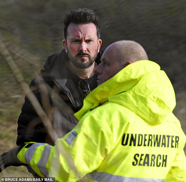 Paul Ansell, partner of Nicola Bulley, speaks to Peter Faulding from the spot on the River Wyre where police believe his partner went missing. Paul has asked Peter to help with the search after police struggled to find her