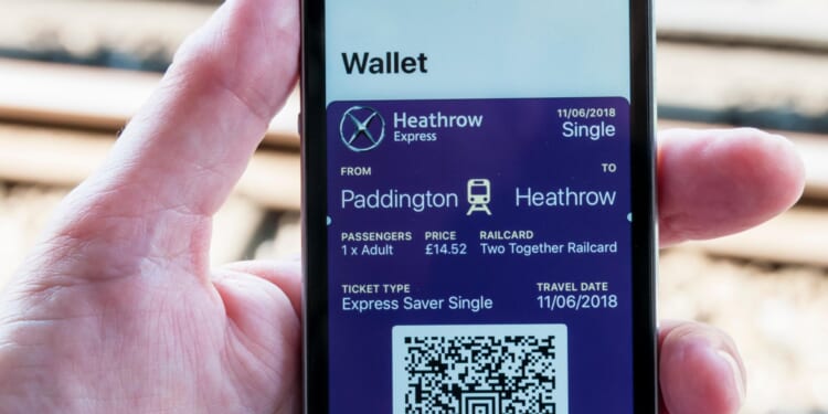 All the iPhone tips and hacks I always use on holiday - from money tricks to free sightseeing guides