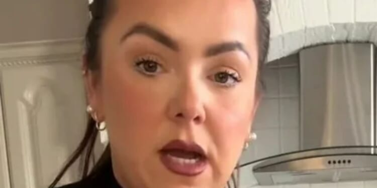 I didn't want to spend £10 on an M&S Munch Box - I gave my kids twice the amount for HALF the price & anyone can copy me