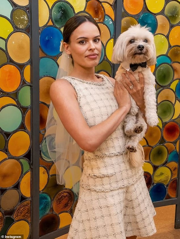 At the earlier wedding, Atlanda was joined by her dog