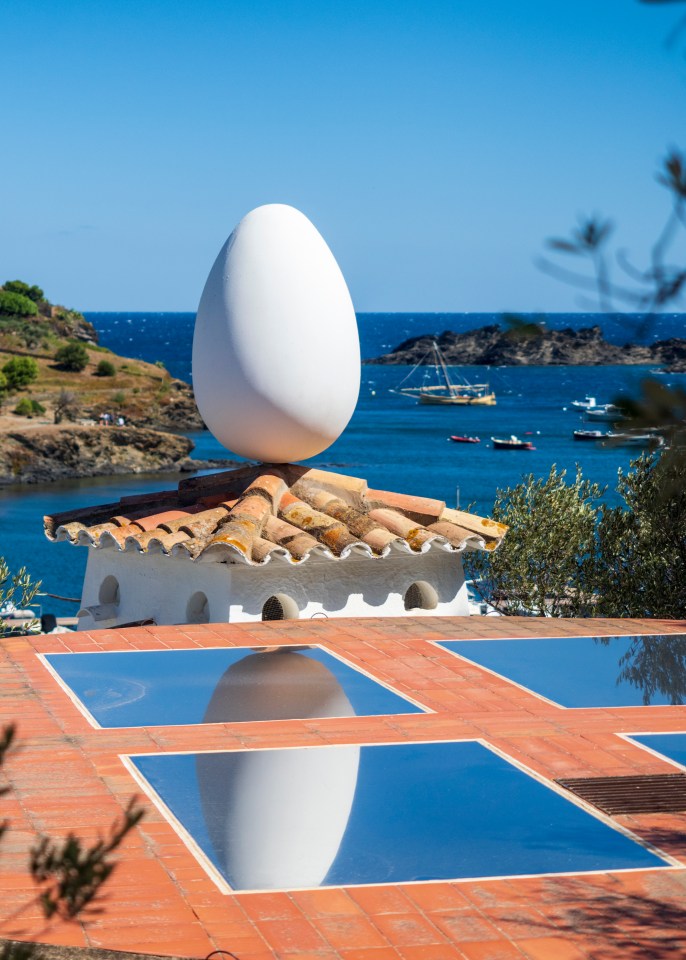 Exterior view of the famous Dalí egg located in the house that Salvador Dalí built on the beach of Cadaqués.