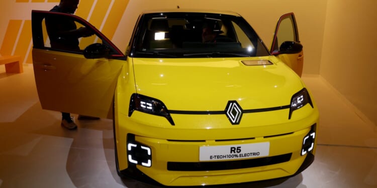 Taking the Scenic Route – is this award-winning car truly family-friendly?