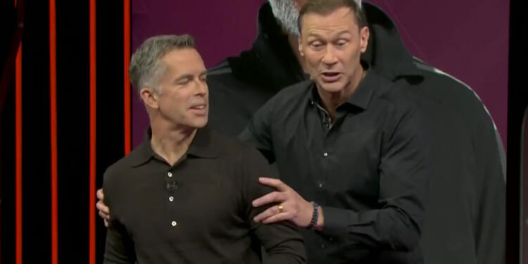 'Legend, get him on every week' - Fans in stitches as Duncan Ferguson 'throws' Dave Jones around Sky Sports studio