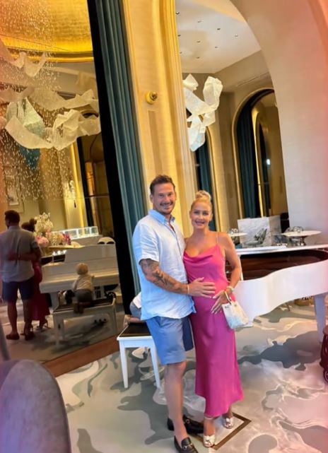 Lee Ryan and his partner announcing their pregnancy.