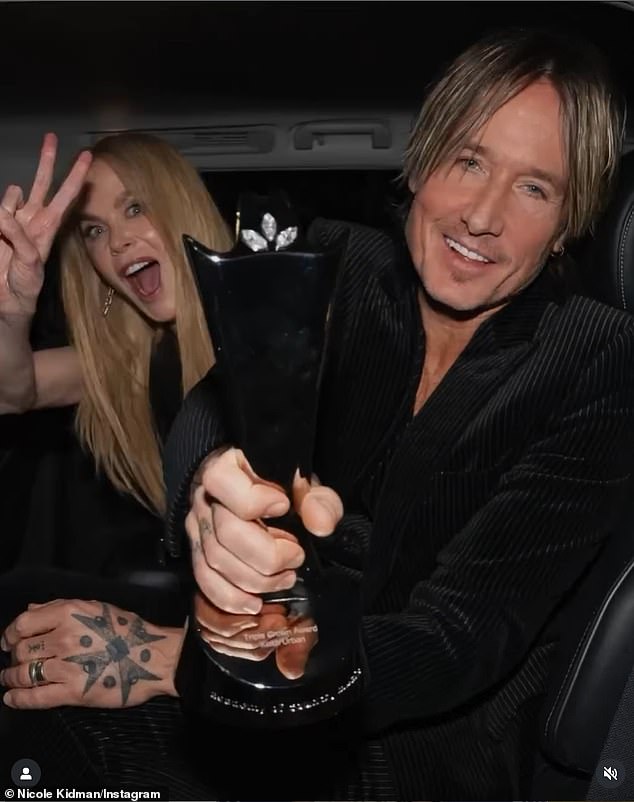 The awards show was also the occasion of the country singer's last social media message including his famous wife