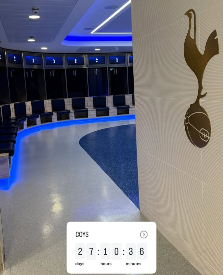 Tottenham Hotspur F.C. locker room with blue lighting and a countdown timer.