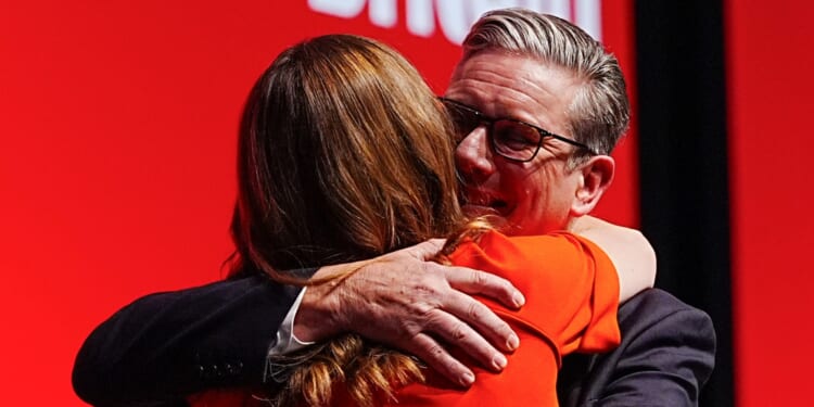 Sir Keir Starmer says he believes in a Britain with 'swagger of Oasis' as he declares war on Reform 'enemy' Nigel Farage