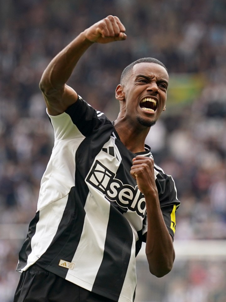Alexander Isak celebrating.