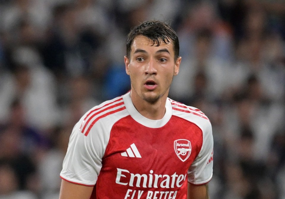 Jakub Kiwior of Arsenal with the ball during a soccer match.