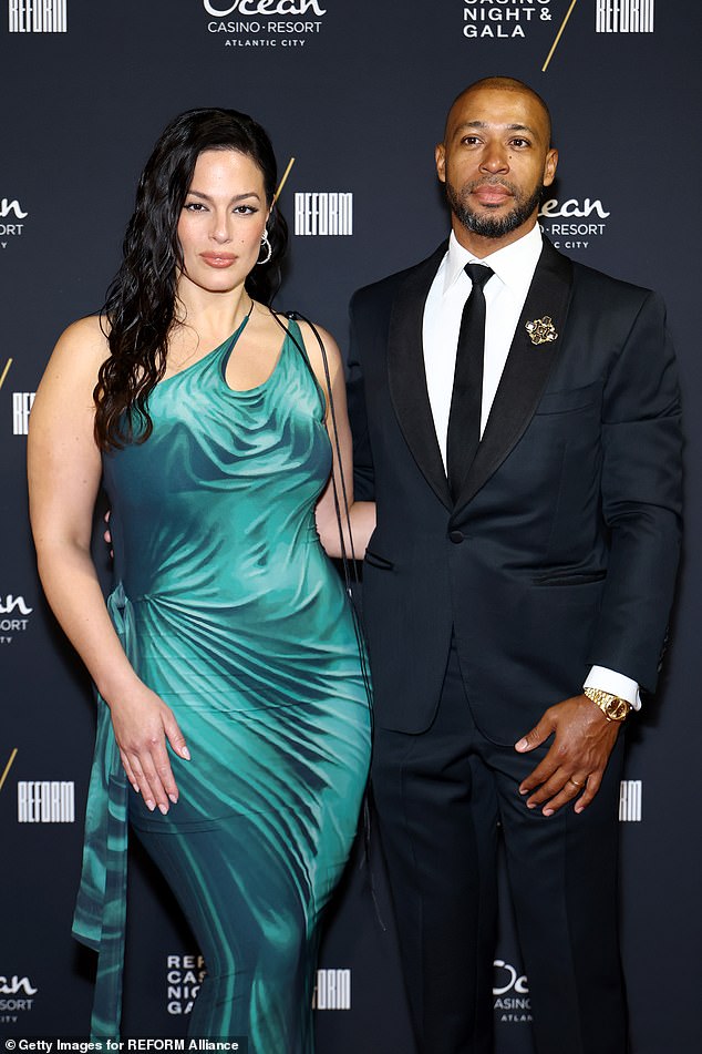 The dress contained quite the sexy design, with silhouettes of a belly button, cleavage, and other intimate area painted onto the front