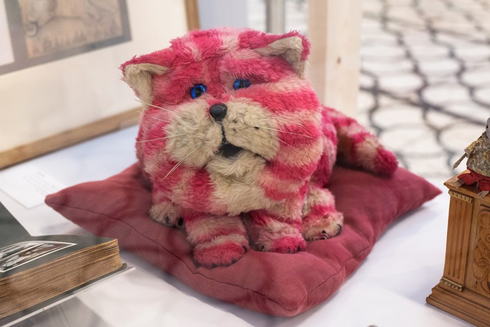 The original Bagpuss puppet.