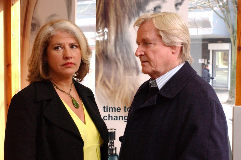 Ken Barlow surprises Denise Osbourne at her salon.
