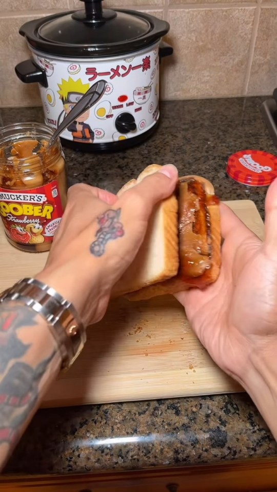 Dad is branded unhinged over way he makes peanut butter sandwich in painful to watch video, https://www.instagram.com/p/DLN4tqFzDNH/?e=332b5162-8d5b-4b65-9684-be5a608fcd81&g=5
