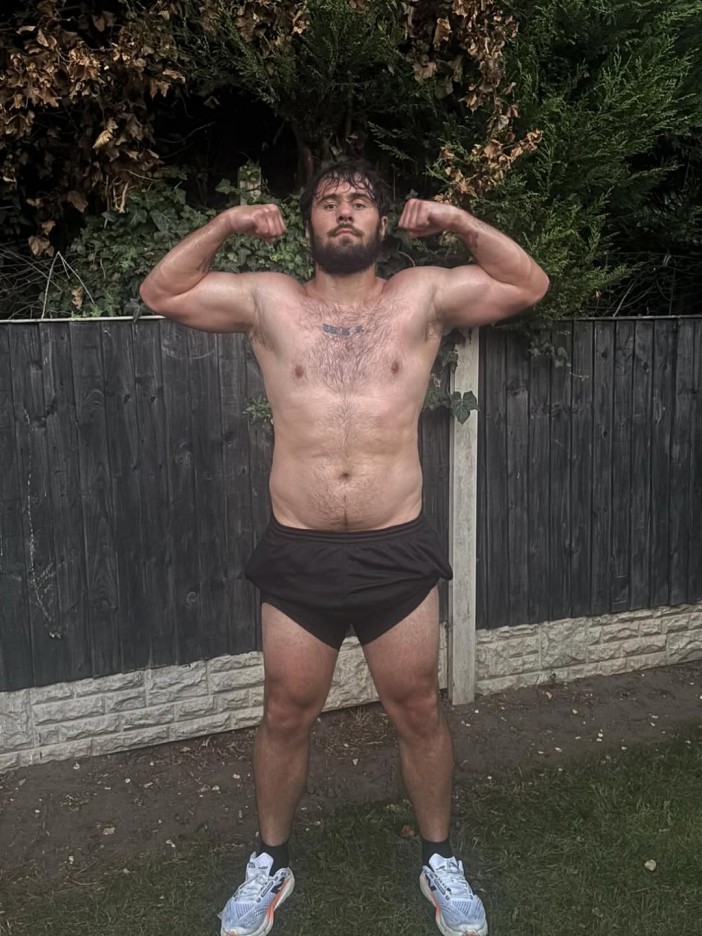 Dave Allen - Instagram, https://www.instagram.com/whiterhino_21/