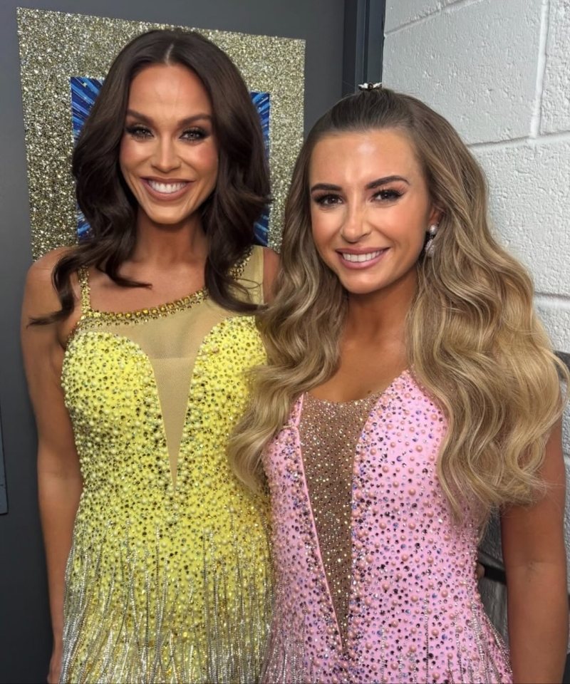 Vicky Pattison and Dani Dyer posing for a photo.