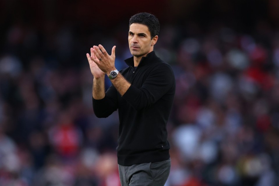 LONDON, ENGLAND - SEPTEMBER 21: Mikel Arteta manager / head coach of Arsenal applauds during the Premier League match between Arsenal and Manchester City at Emirates Stadium on September 21, 2025 in London, England. (Photo by Marc Atkins/Getty Images)