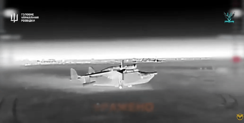 Thermal imaging of an unmanned naval vessel with crosshairs.