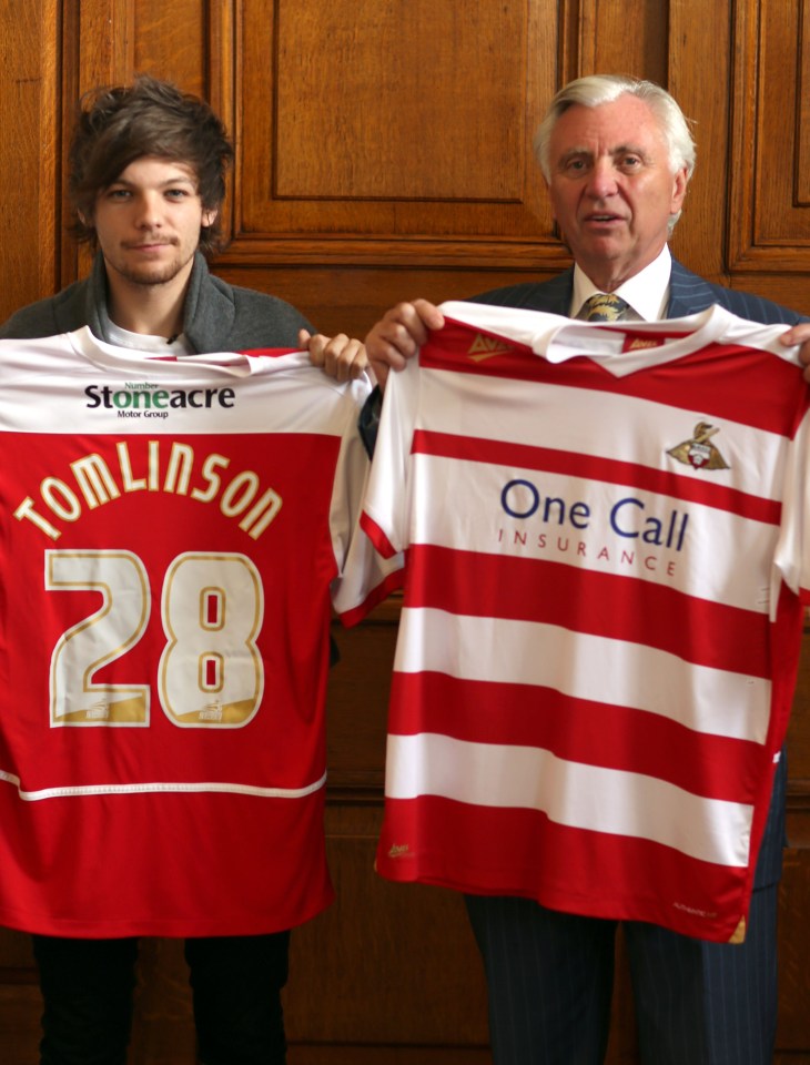 Louis Tomlinson and John Ryan hold up Doncaster Rovers football shirts.