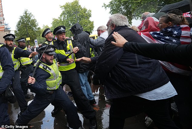 Downing Street and Met Police chiefs have since condemned violence perpetuated by anti-migrant protesters after 26 officers were injured