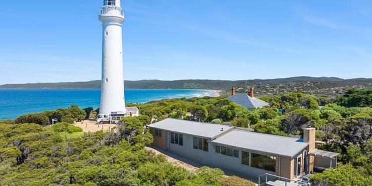 House on the set of iconic kids TV show from the nineties on sale for £1.7m - do you recognise it?