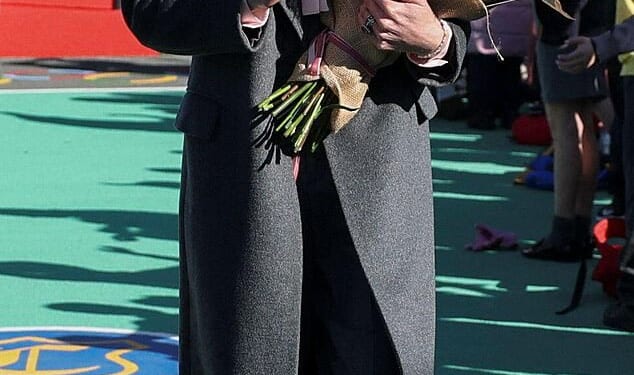 Kate recently stepped out in new outerwear and looked effortlessly chic, opting for the Maxi City Coat from Jigsaw