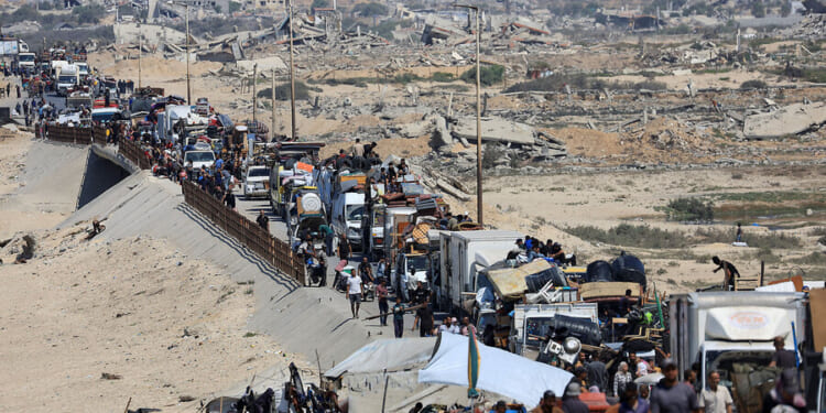 In Gaza, chaos and Israeli offensive complicate aid distribution