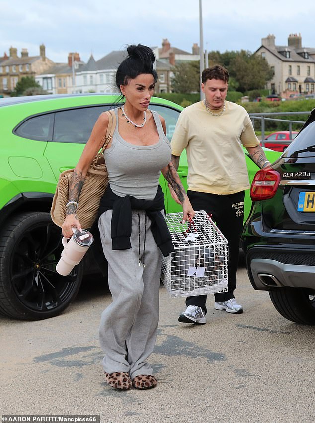 Katie Price showcased the results of her extreme weight loss as she arrived for the first night of her and Kerry Katona 's tour in Fleetwood, Lancashire.