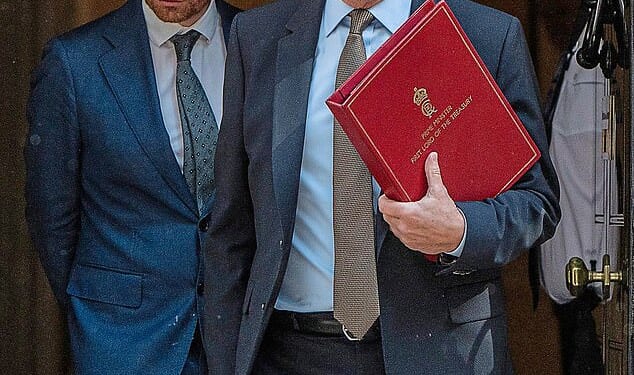 Keir Starmer's chief of staff, Morgan McSweeney, ignored official warnings to declare hundreds of thousands of pounds in political donations (Sir Keir and Mr McSweeney pictured together)