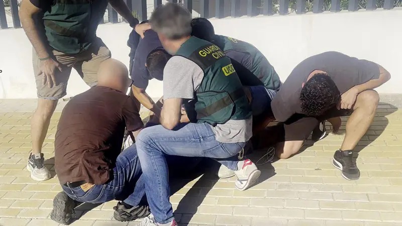 Guardia Civil officers arresting William Hunter in Alicante.