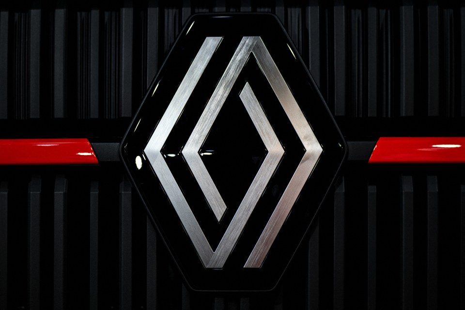 Renault logo on a vehicle grill.