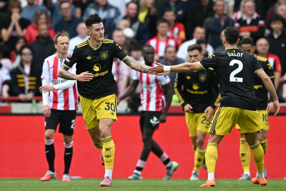 Manchester United's Benjamin Sesko (L) celebrates his first goal with Diogo Dalot (R).