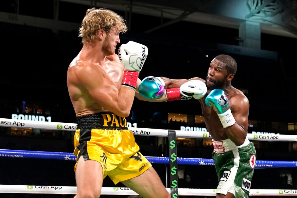 Logan Paul and Floyd Mayweather boxing.