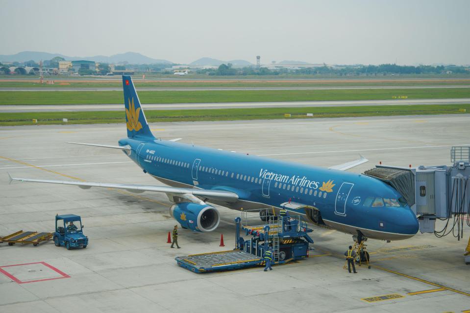 Vietnam Airlines plane at Noi Bai Airport preparing for departure.