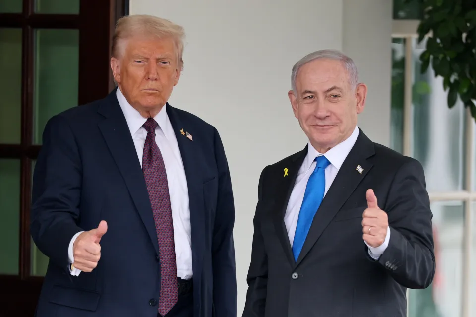 U.S. President Donald Trump and Israeli Prime Minister Benjamin Netanyahu giving thumbs-up.